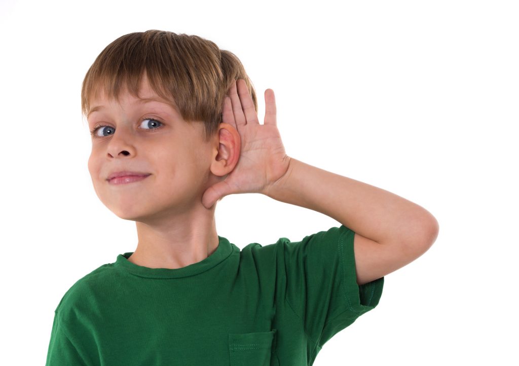 Как понять и что делать, если у ребенка нарушен слух?